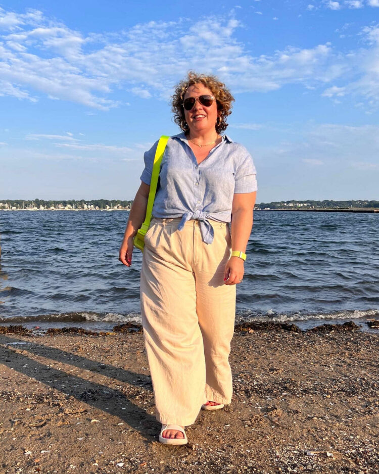 Chico's No-Iron linen shirt in Indigo tied at the waist with tan colored Madewell Harlow wide leg pants.