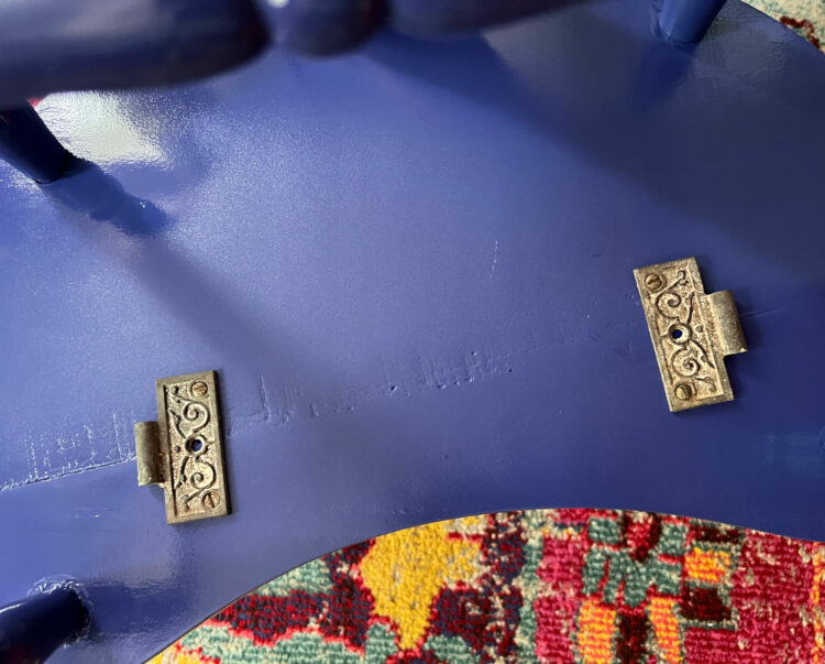 hinges on bottom of dressing table bench
