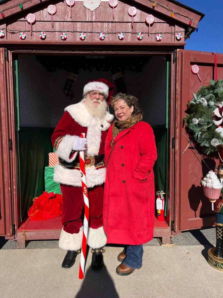 williamsburg christmas market meeting santa