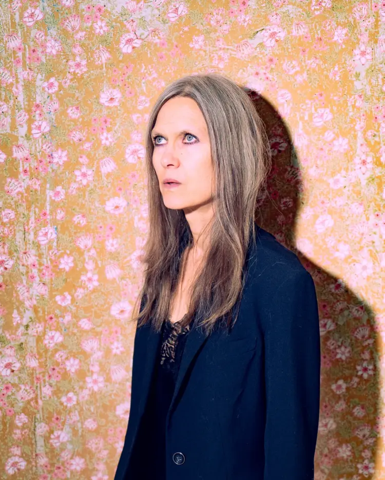 Weekend Reads for October 25 8 Juliana Hatfield (Photo by David Doobinin)