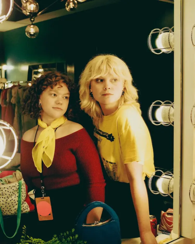 Weekend Reads Weekend Reads: Girl Tones Band